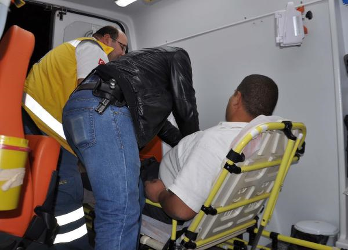 Ailesine Saldıran Suriyeli Ambulansta Sedyeye Kelepçelendi