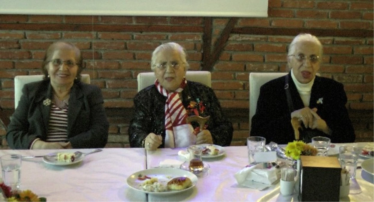 Akçakoca Kızılay Yaşlılar Konukevi\'nde 92. Yaş Kutlaması