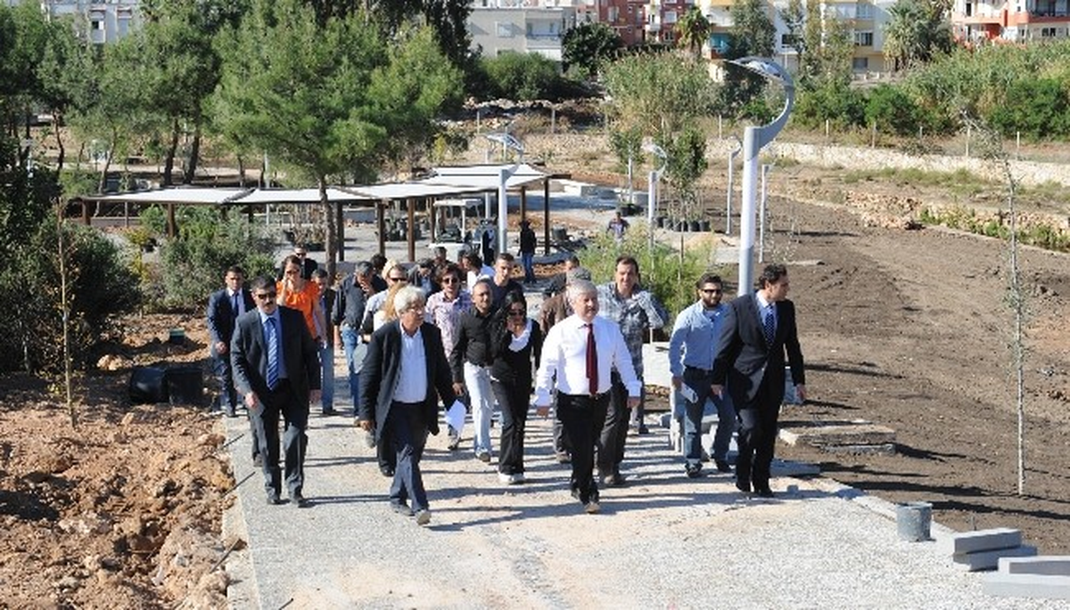 Akdeniz Kent Parkı\'nda Çalışmalar Devam Ediyor