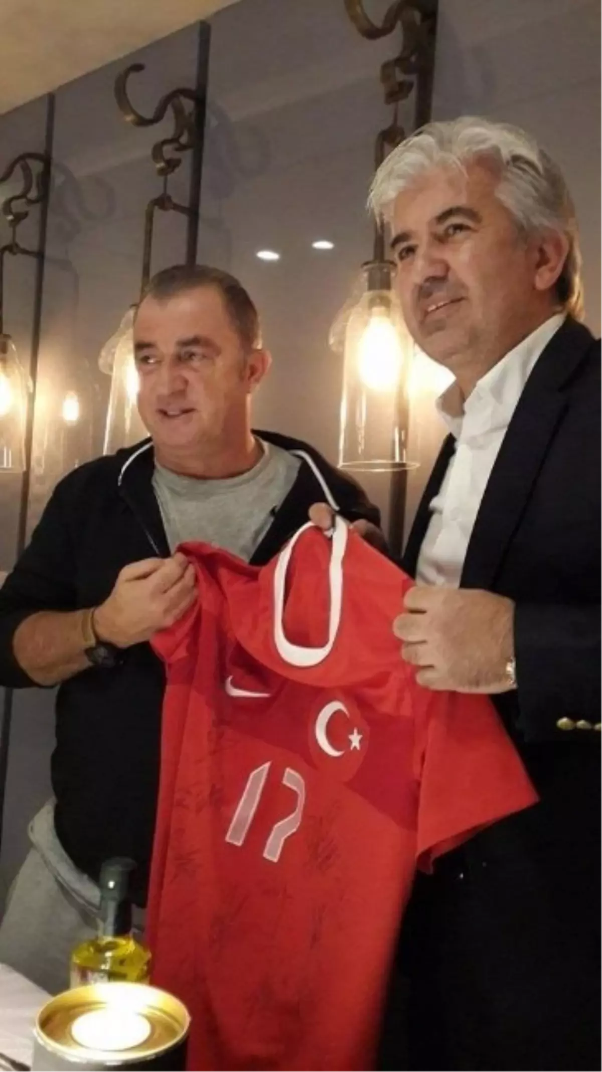Akhisar'ın Başkanı Hızlı Türk Milli Takım Kampını Ziyaret Etti