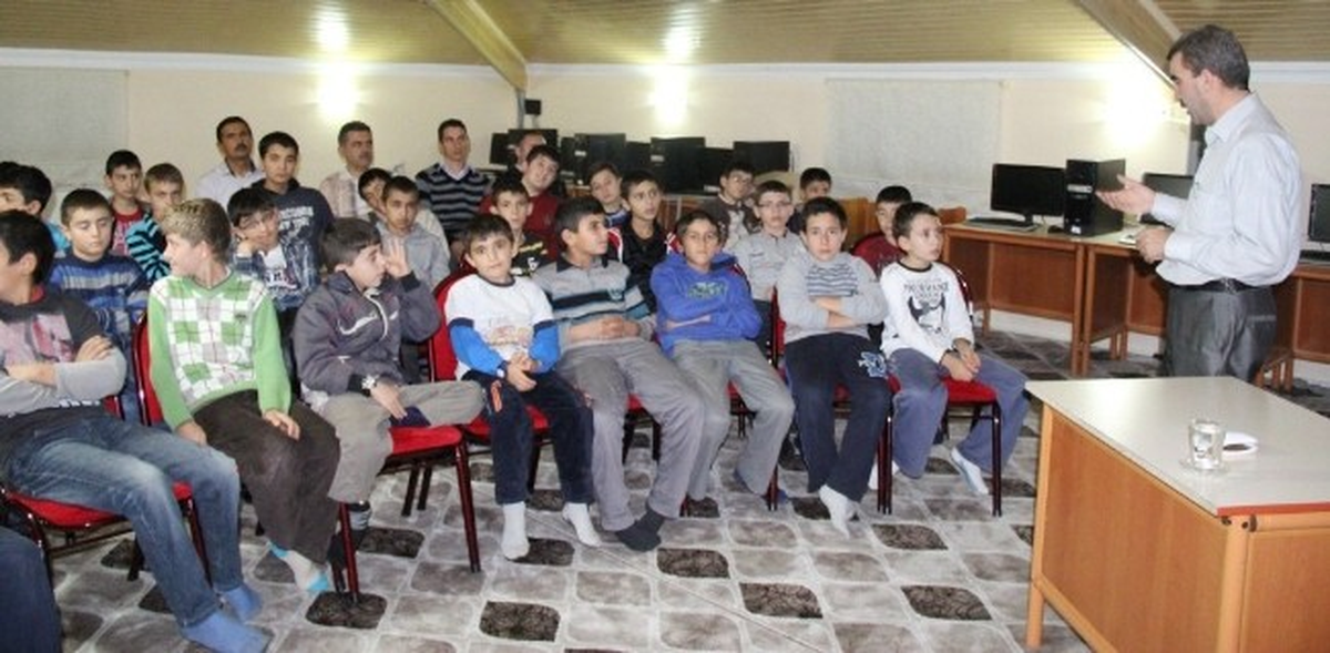 Aksaray\'da Küçük Yunuslara Seminer Verildi