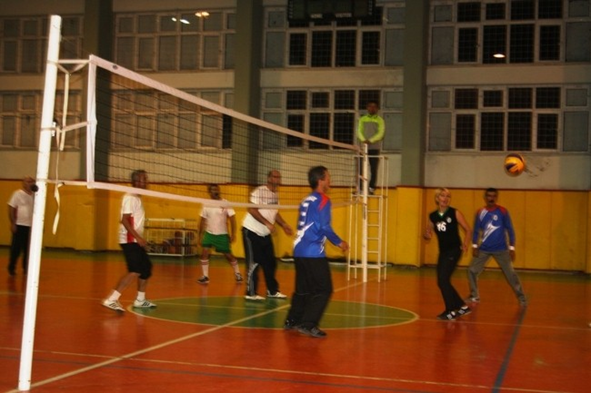 Ayvalı\'ta Öğretmenlerin Voleybol Heyecanı