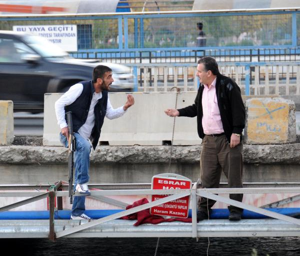 Tezgahı Kaldırılmak İstenen Balıkçıdan Pompalı Tüfekle Eylem