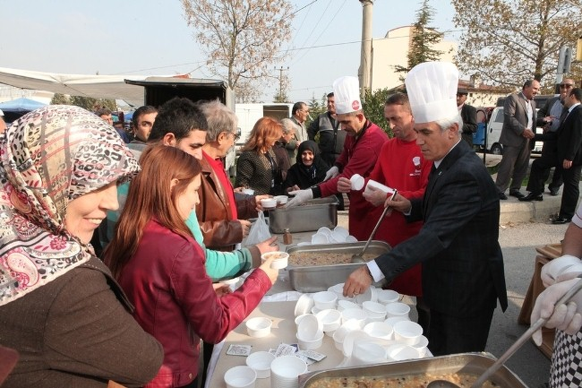 Başkan Bozbey Aşure Dağıttı