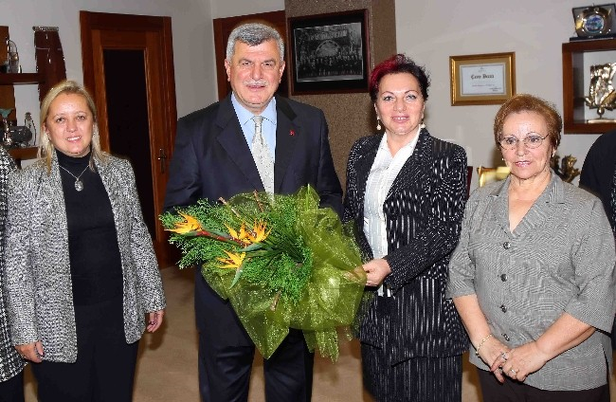 Başkan Karaosmanoğlu Kadınlar Korosunu Kabul Etti