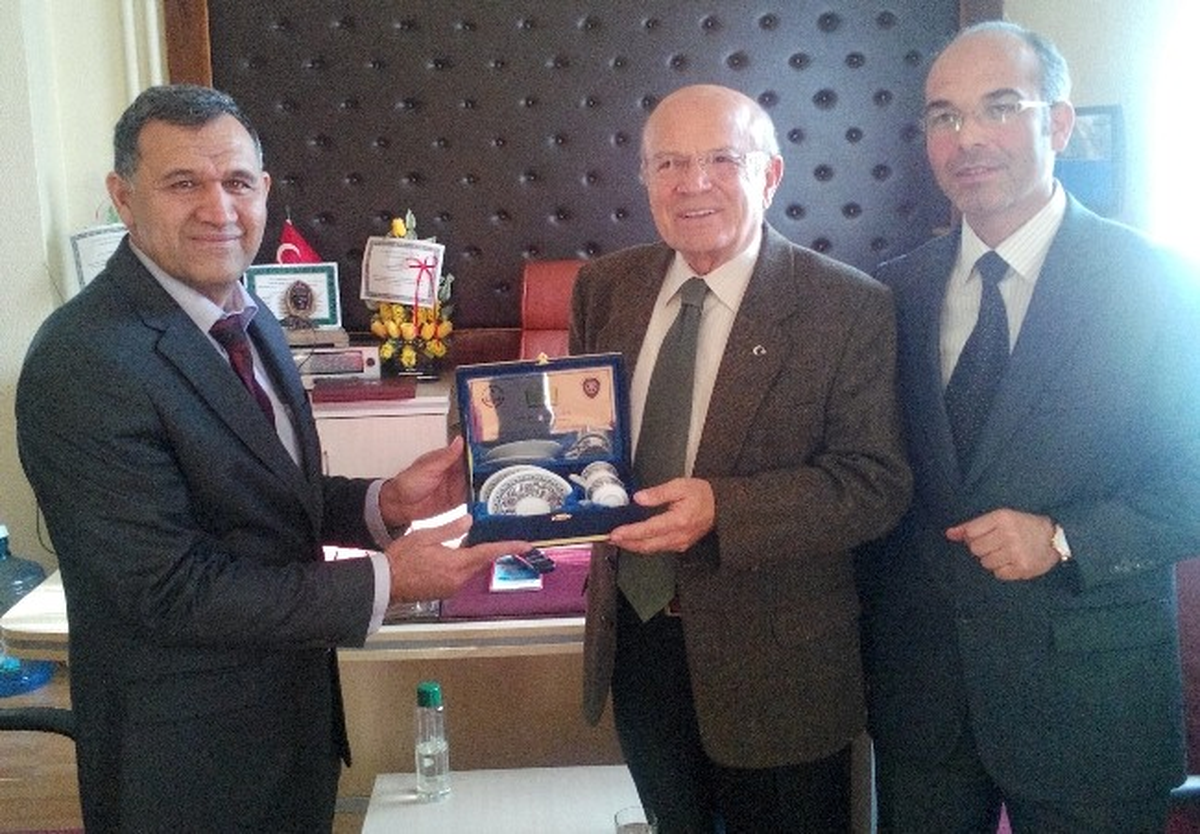 Karaman Belediye Başkanı Uğurlu\'ya Teşekkür Plaketi