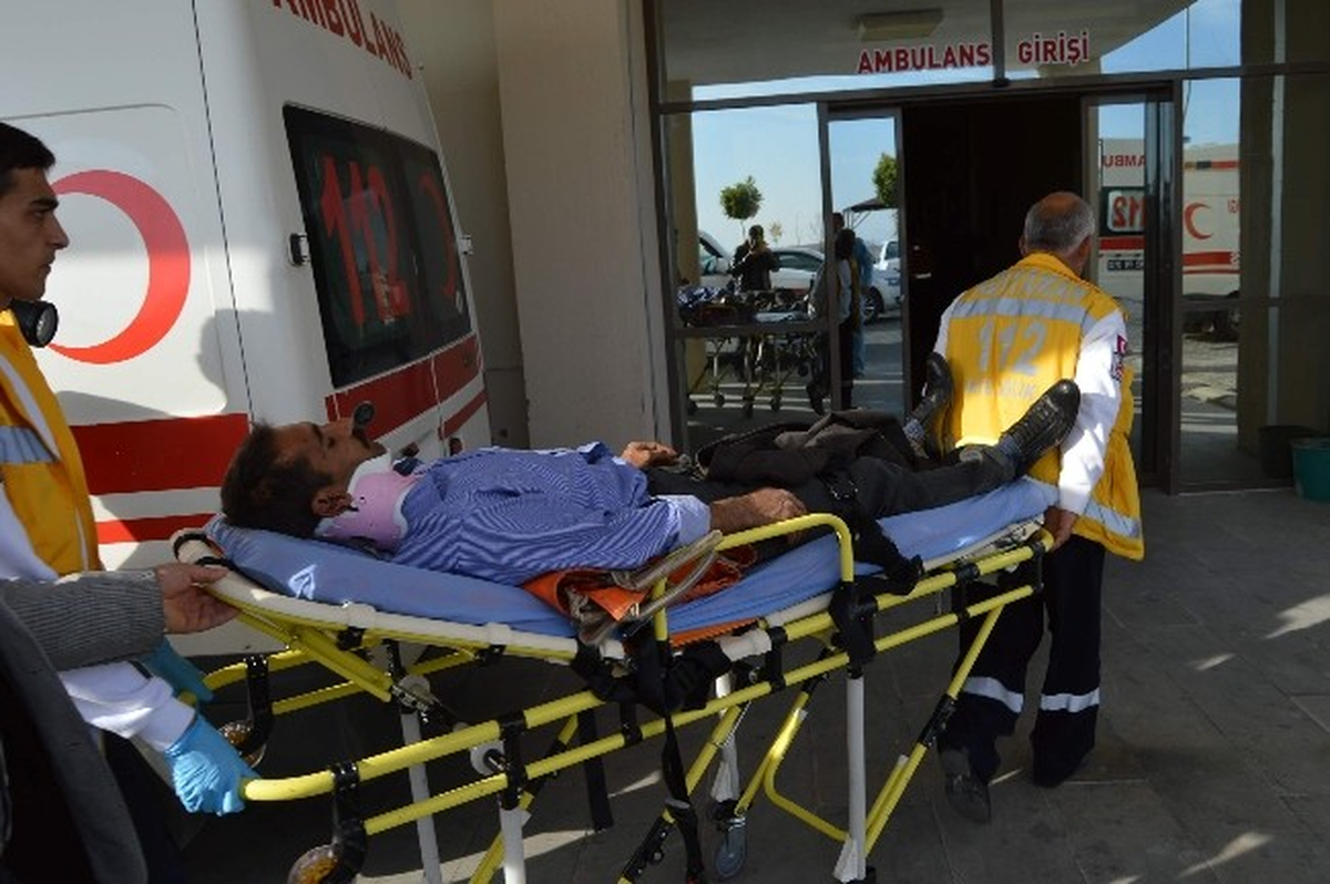 Besni\'de Trafik Kazası: 4 Yaralı