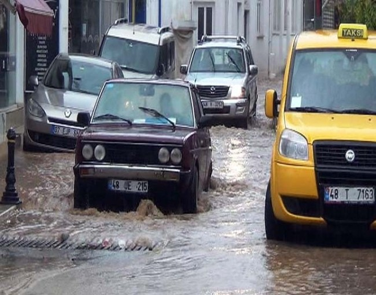 Bodrum Sokakları Venedik\'e Döndü