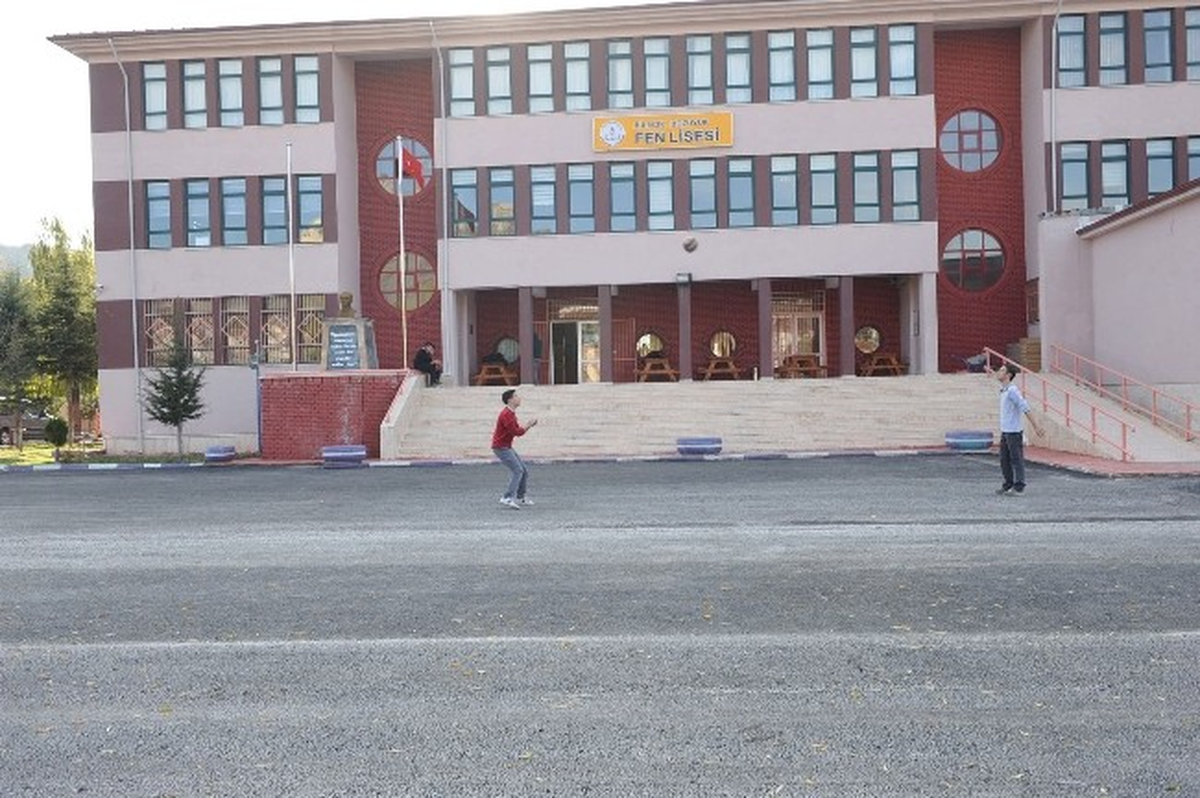 Bozüyük Belediyesi, Fen Lisesi Bahçesi Asfaltlandı