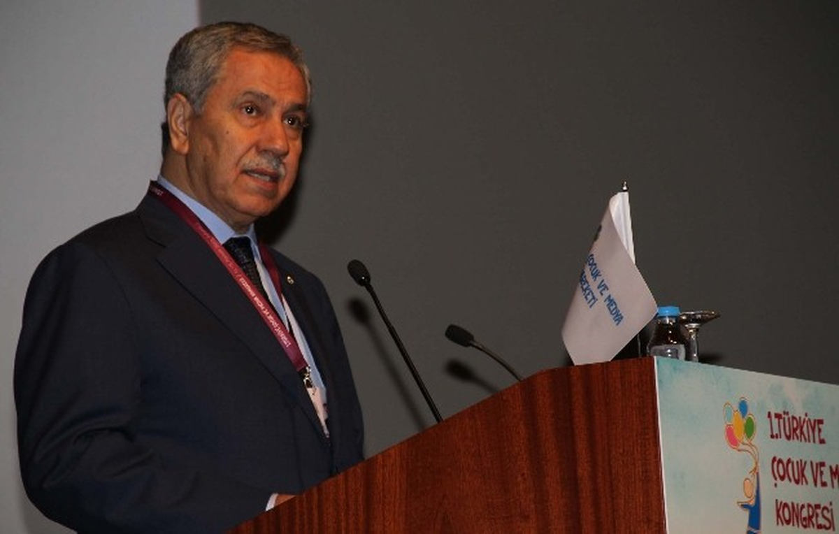 Bülent Arınç: "Ekran Çağında Ekranların Karartılmasına İzin Veremeyiz"