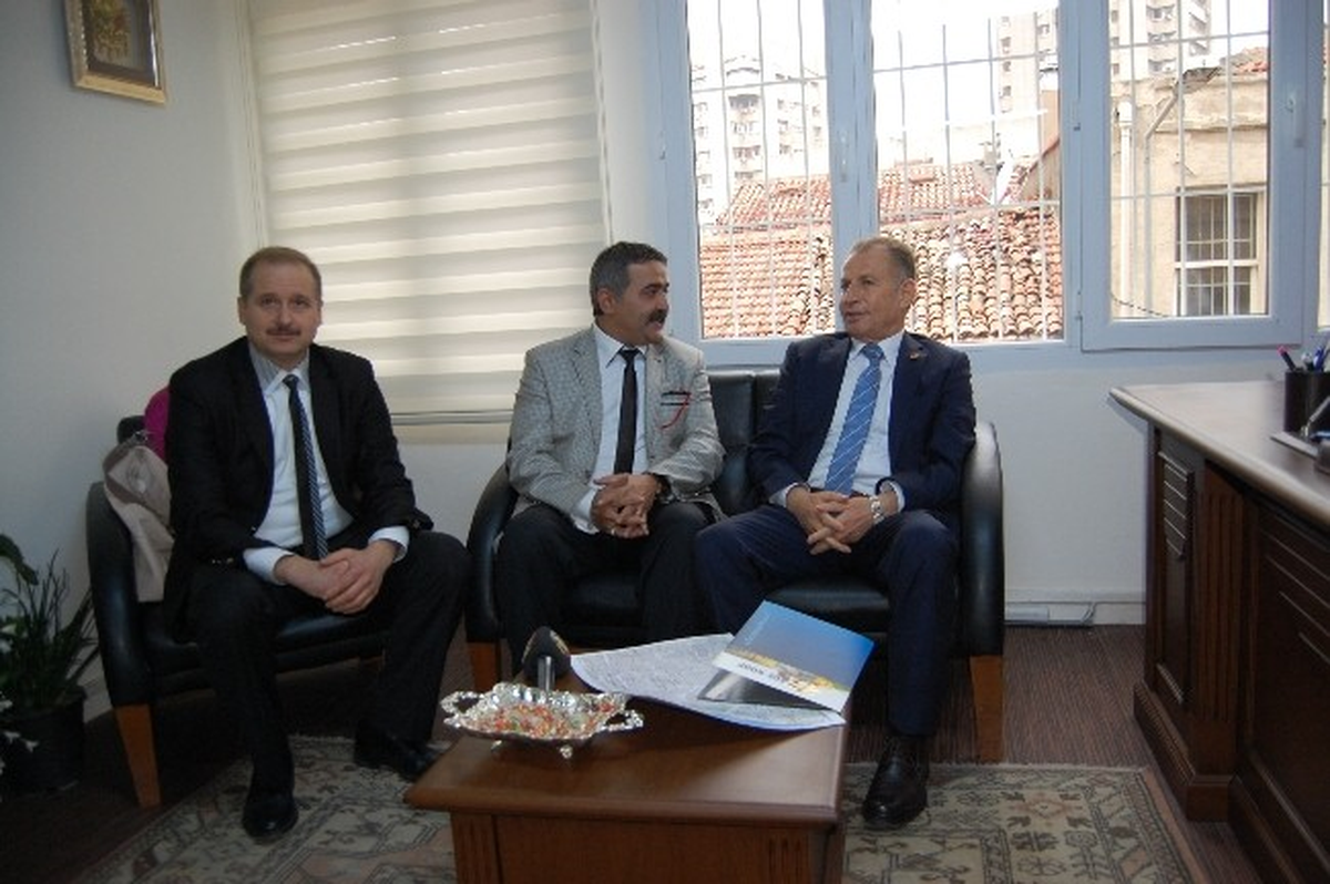 CHP İzmir Büyükşehir Belediye Başkan Aday Adayı Hüseyin Aslan Kemeraltı\'nda