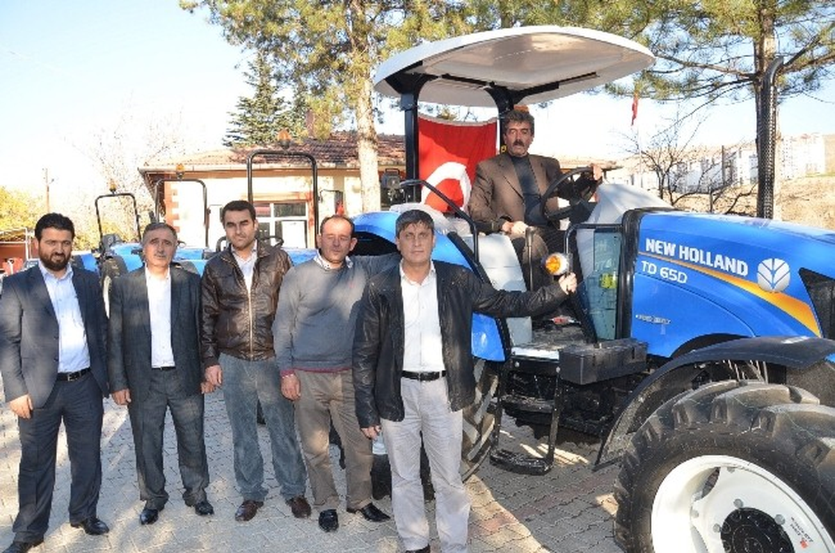 Çiftçiye Destek Kapsamında 6 Traktör Teslim Edildi