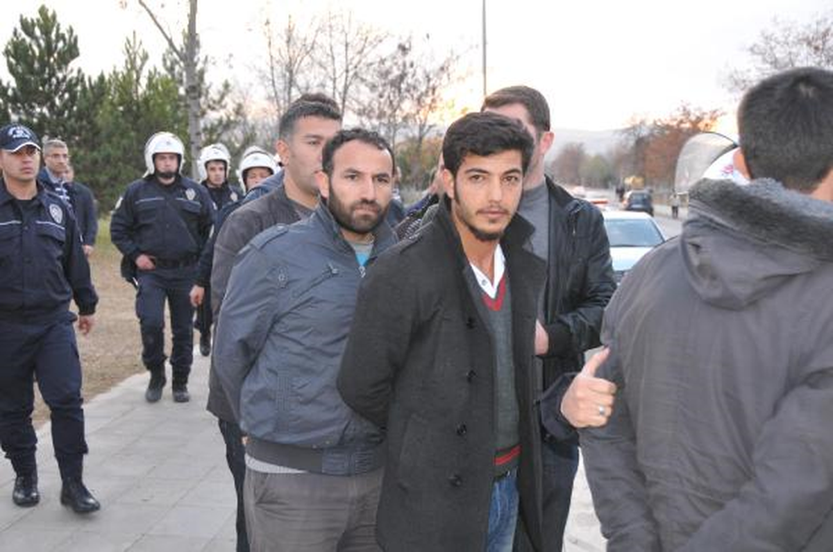 Cü\'de Karşıt Görüşlü Öğrenciler Arasındaki Kavga
