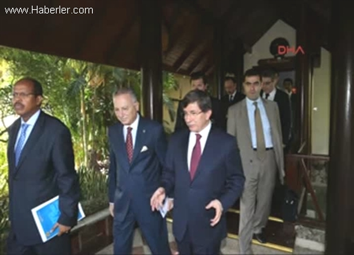 Dışişleri Bakanı Davutoğlu Myanmar\'da