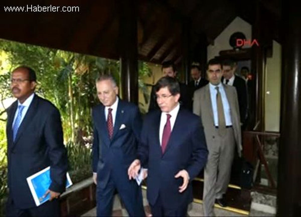 Dışişleri Bakanı Davutoğlu Myanmar\'da