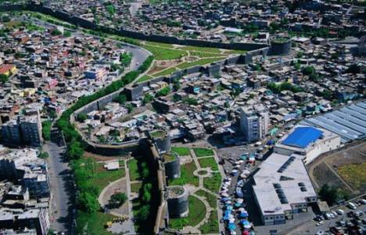 Diyarbakır\'ın Tarihi Surları TOKİ ile Nefes Aldı
