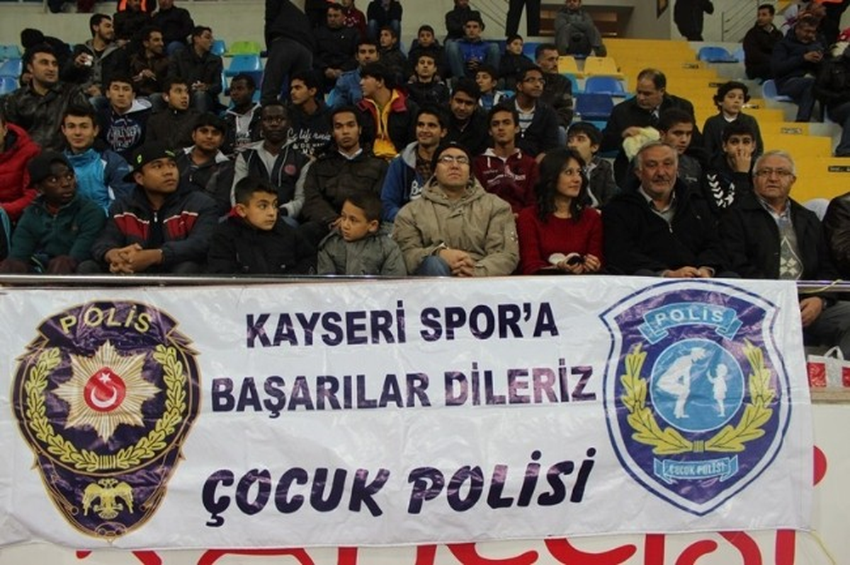 Emniyet, Çocukları Maça Götürdü