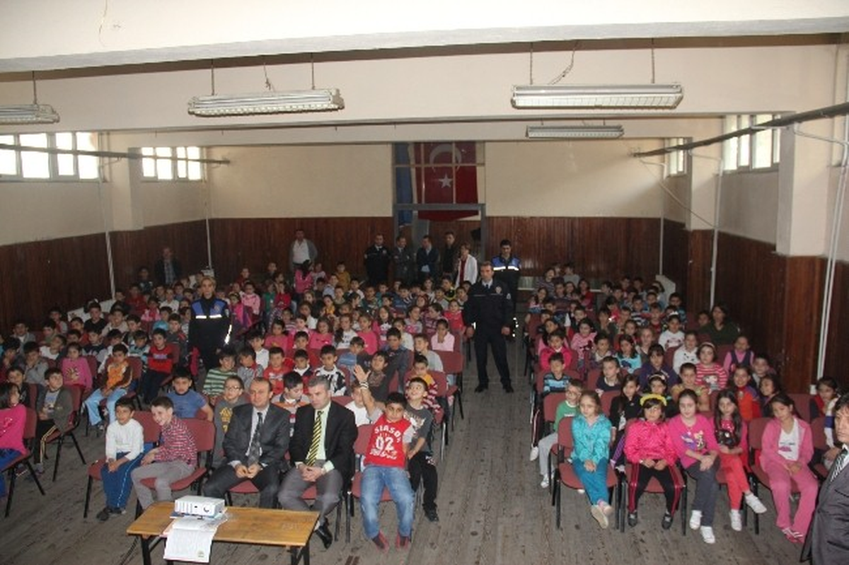 Emniyetten "Polis Ne Yapar?" Konferansı