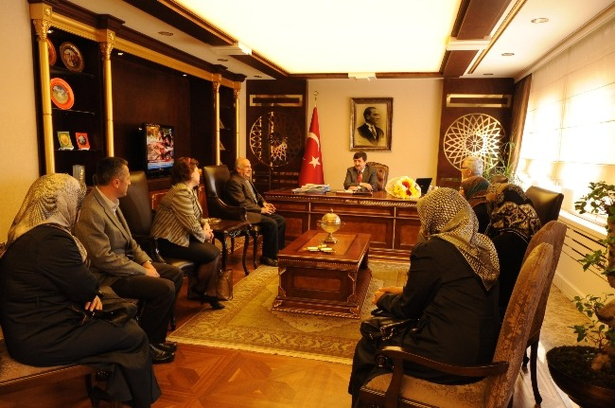 Emşad Trabzon Şubesi Vali Öz\'ü Makamında Ziyaret Etti
