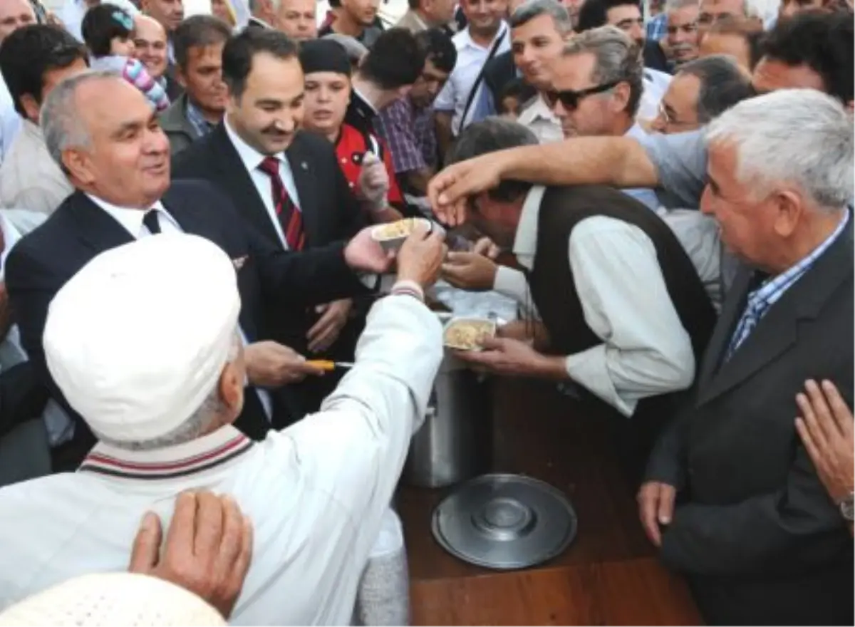 Erdemli Müftülüğü Bin 500 Kişiye Aşure Dağıttı