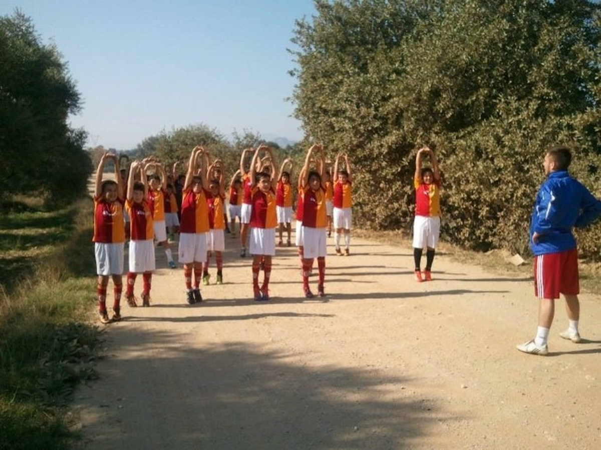 Galatasaray Futbol Okulu Her Yerde Çalışıyor