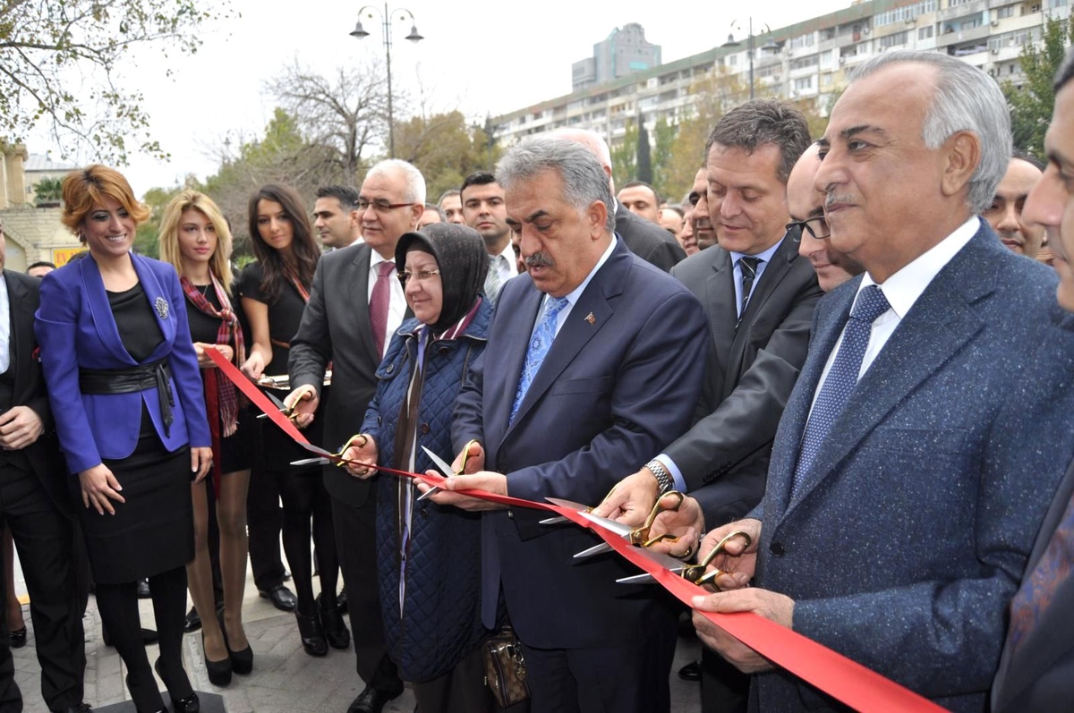 Gümrük ve Ticaret Bakanı Hayati Yazıcı, Azerbaycan\'da