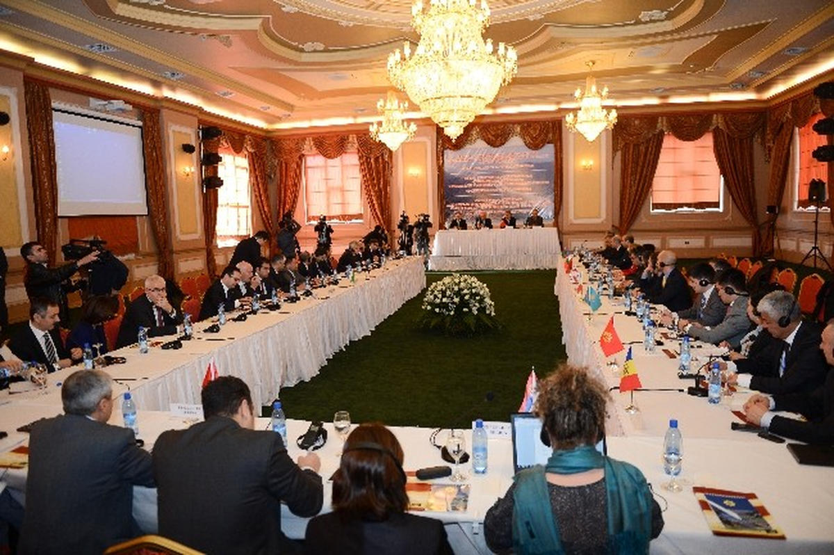 Gümrük ve Ticaret Bakanı Yazıcı, Azerbaycan\'da Türk Mobilya Mağazasının Açılışını Yaptı