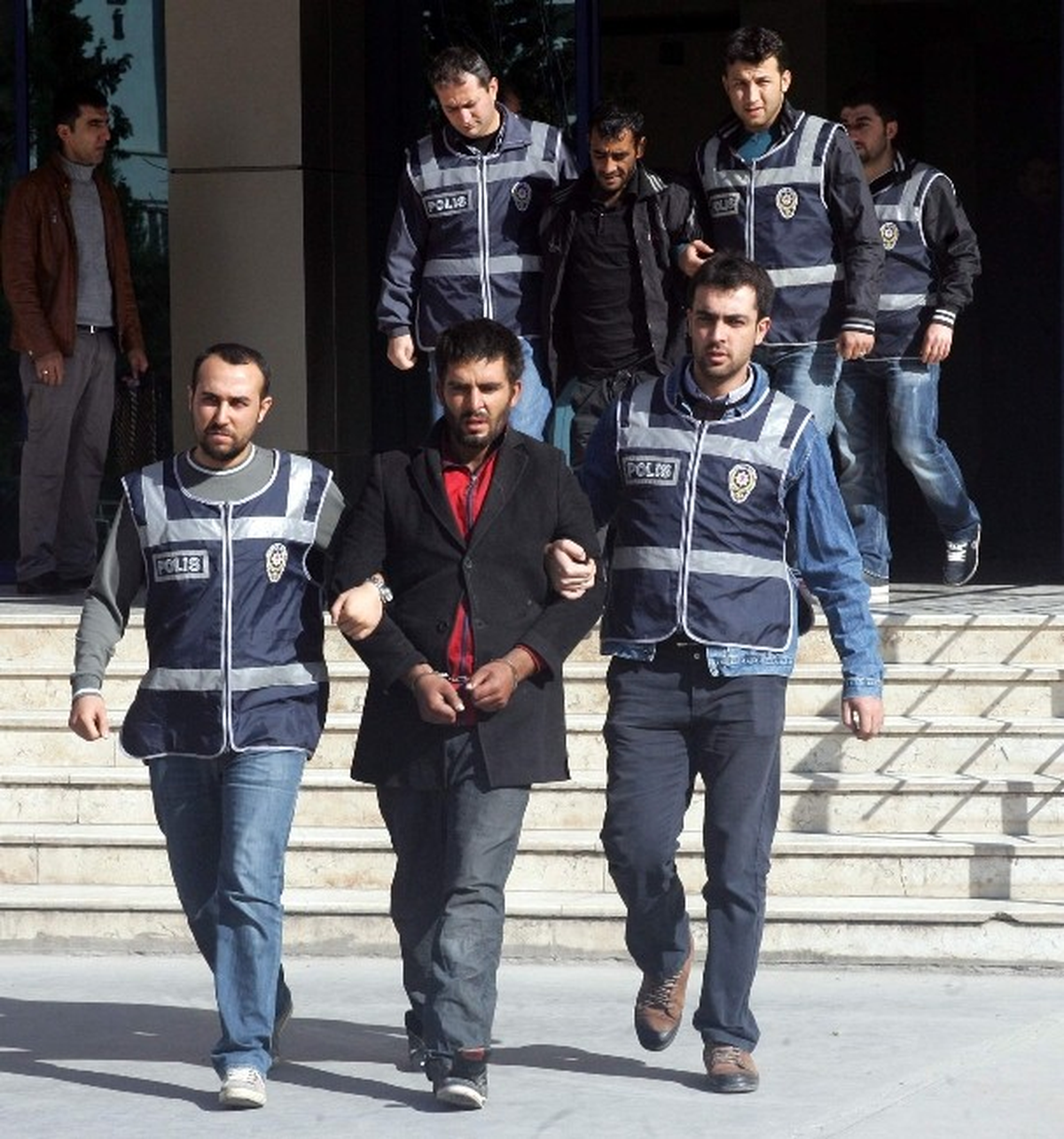 Güvenlik Kamerasına Takılan Hırsızlar Onuncu Denemede Motosikleti Çaldı