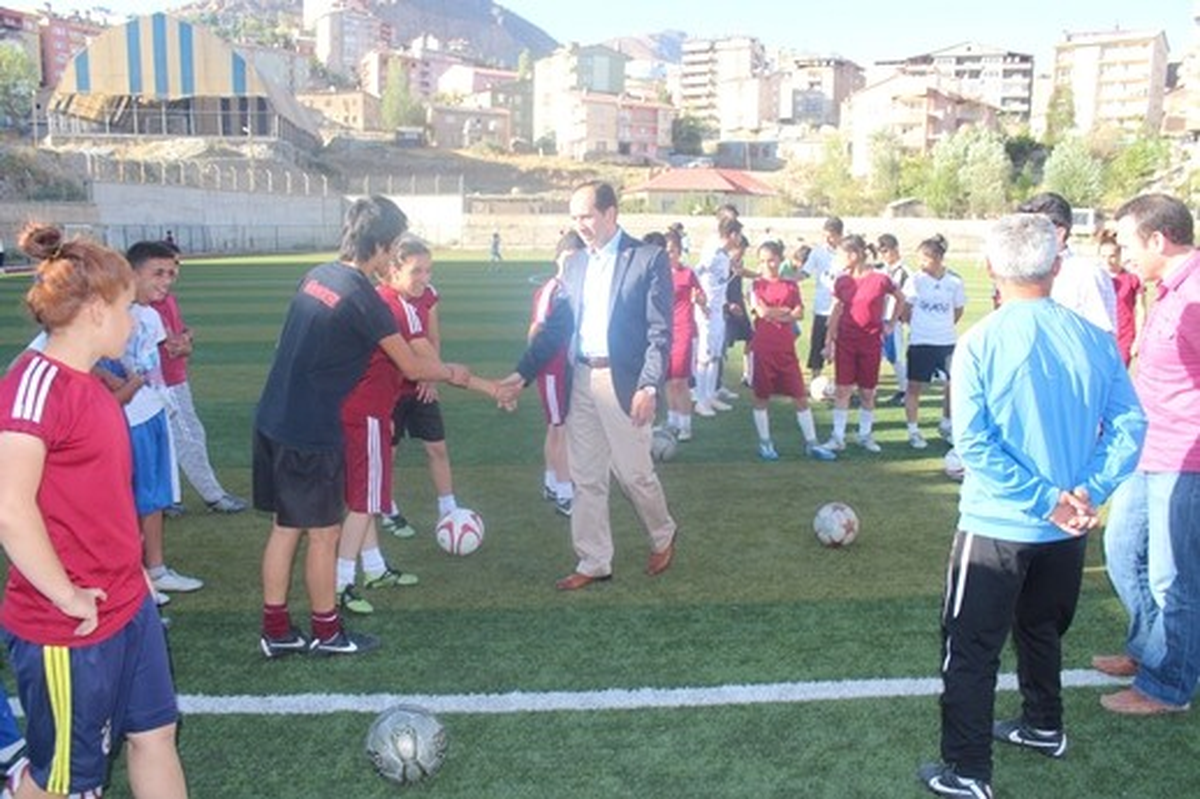 Hakkâri Amatör Spor Kulüplerine Yardım Yapıldı