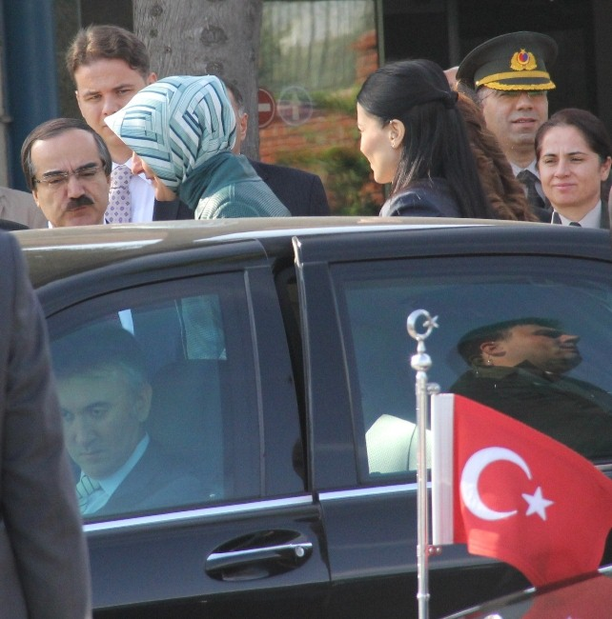 Hayrünnisa Gül\'ü Adana Valisi Coş Karşıladı