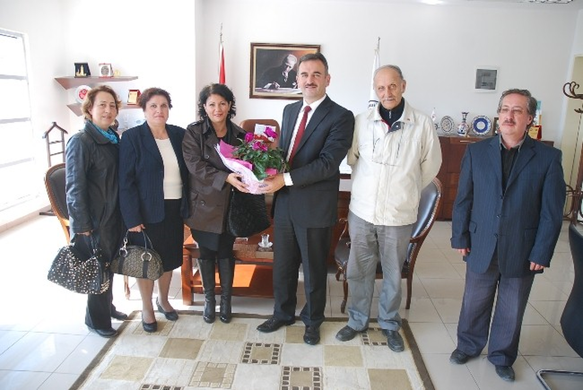 Hisar Lisesi\'nden Yılmaz\'a Çiçekli Teşekkür