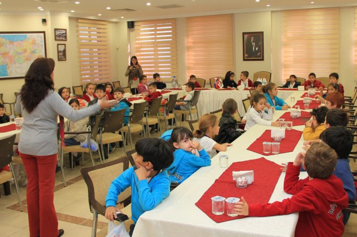 İzaydaş, Düş Bahçesi İlkokulu\'nun Minik Öğrencilerini Ağırladı