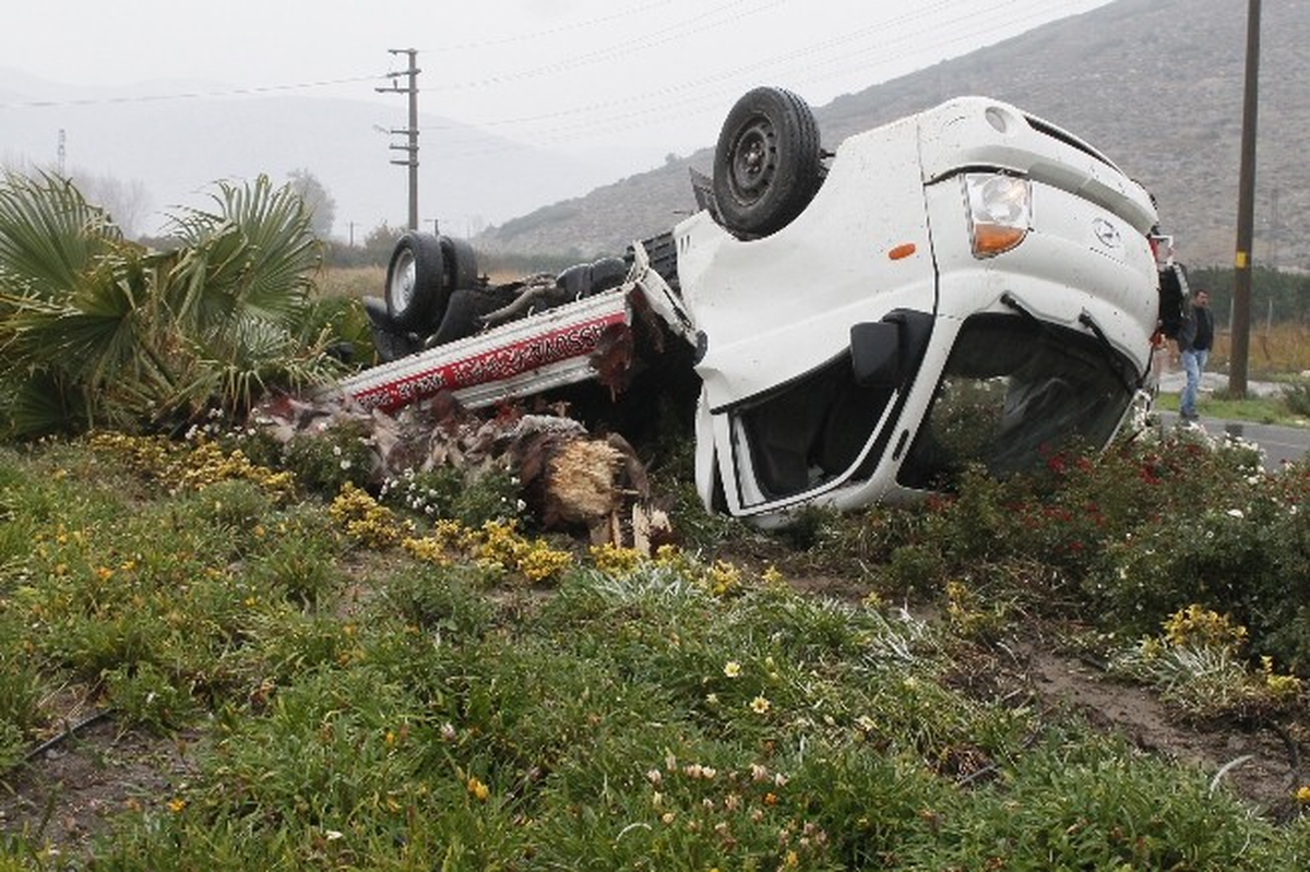 İzmir\'de Trafik Kazası: 2 Yaralı
