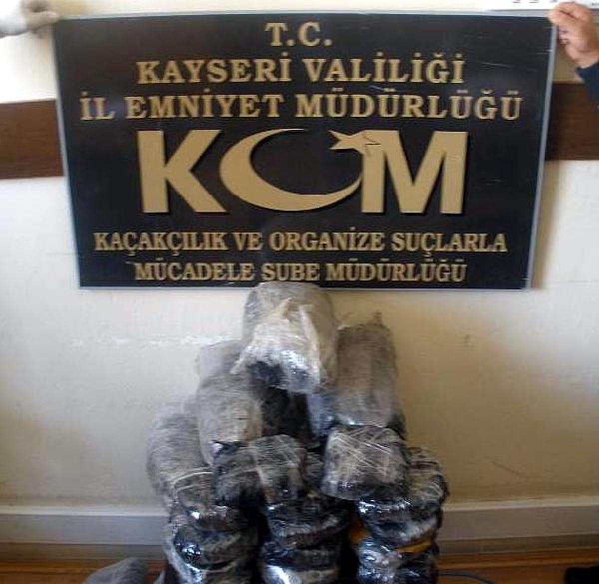 Kayseri\'de 27 Kilo Esrar Ele Geçirildi