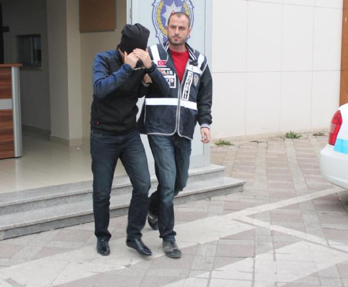 Kızılay\'ın 1 Milyon TL\'lik Çadırlarını 300 Bine Satmışlar