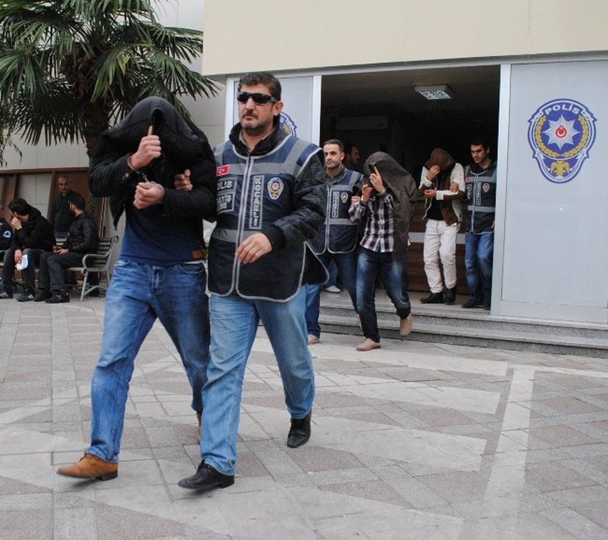 Kızılay\'ın Deposunu Soyan 10 Kişi Gözaltına Alındı