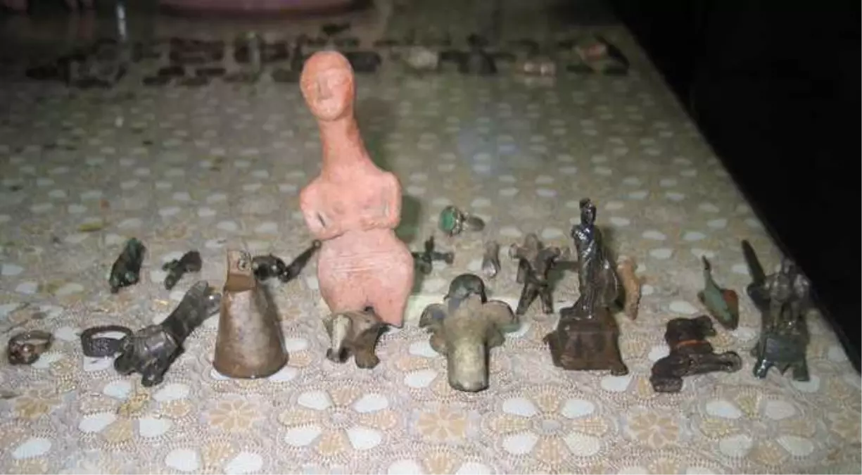 Kola Şişeleri İçinde Tarihi Eser Ele Geçirildi