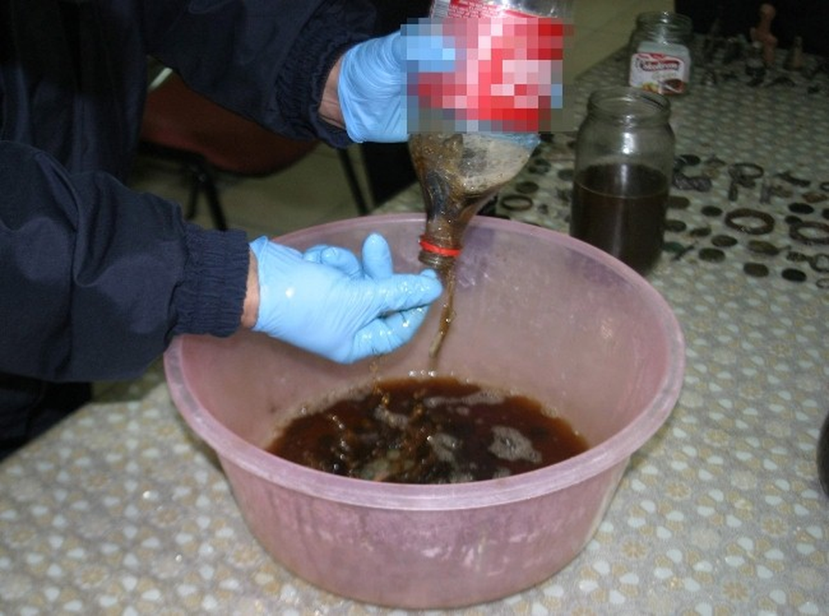 Kola Şişelerinden Tarihi Eser Çıktı