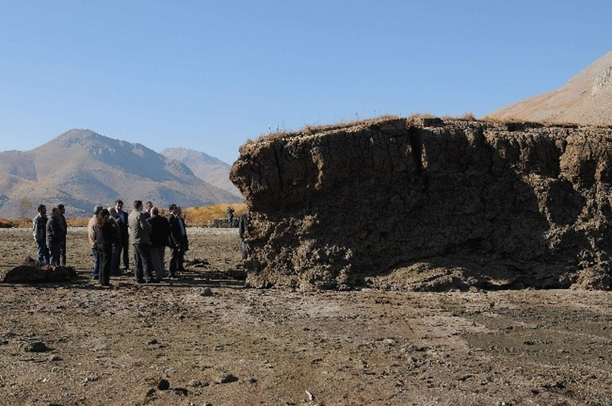 Komisyon, Yüzen Adalarda İncelemelerde Bulundu