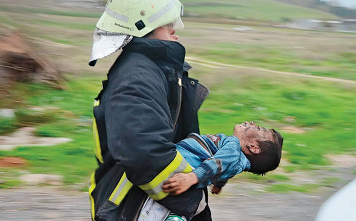 Küçük Çocuğu İtfaiye Erleri Kurtardı