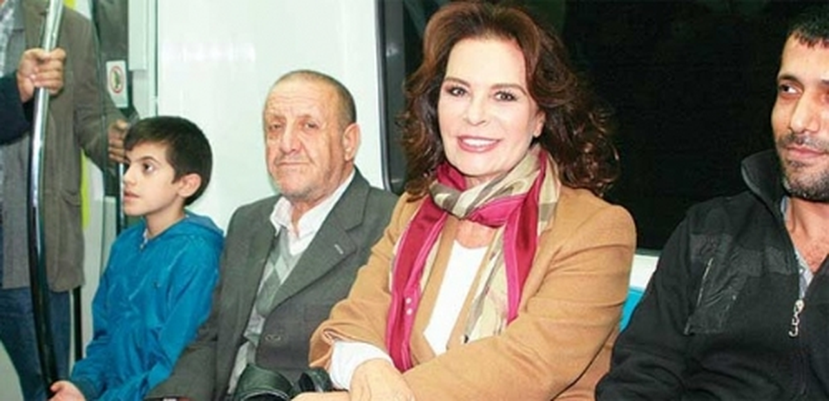 Marmaray\'da Yeşilçam\'ın Yıldızı Hülya Koçyiğit Seyahat Etti