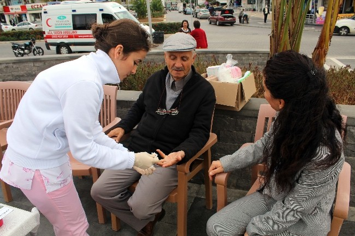 Marmaris\'te Ücretsiz Kan Şekeri Ölçümü Yapıldı