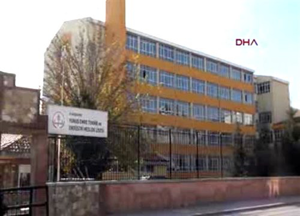 Meslek Lisesi Bahçesindeki Oksijen Tüpü Patladı, 2 Öğrenci Yaralandı