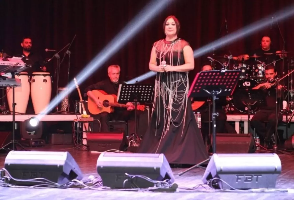 Nazan Öncel Nilüferlileri Coşturdu