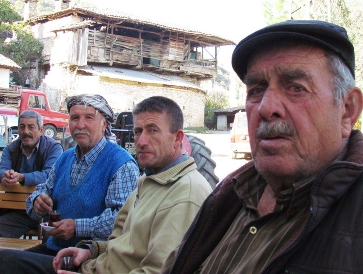 Ödemiş\'in Derebebekler ve Dereuzunyer Köylüleri Diken Üstünde