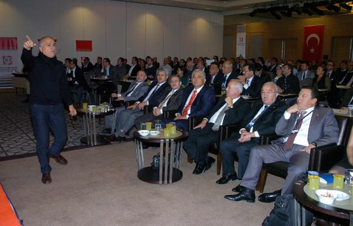 Ödüllü Tasarımcı Gürsu: Her Şeyin Taklidini Güzel Yapıyoruz