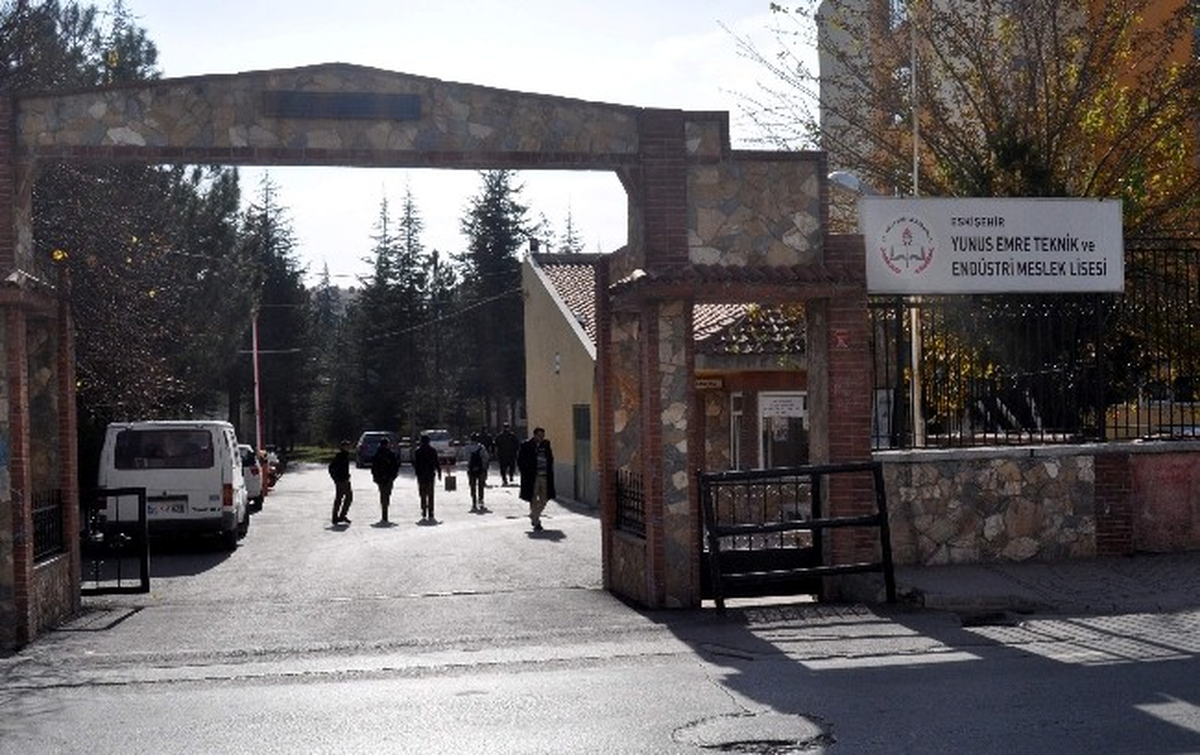 Oksijen Tüpünün Gösterge Paneli Patladı: 2 Öğrenci Yaralandı