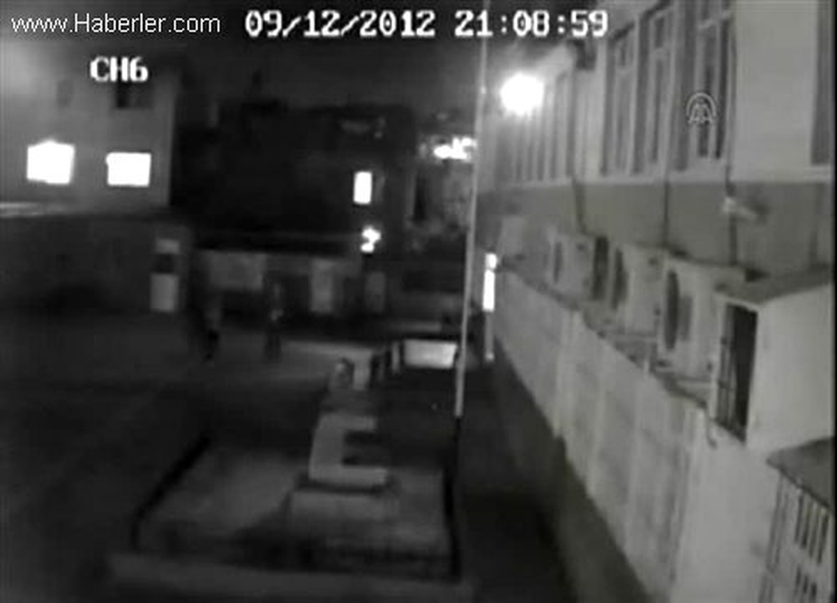 Okullara ve Atatürk büstüne molotofkokteyli atılması