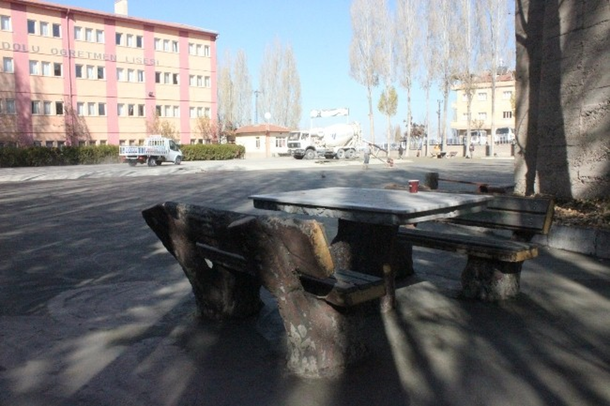 Okullarda Bahçe Düzenleme Çalışmaları Devam Ediyor