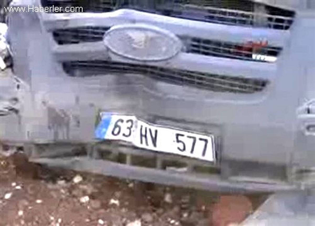 Şanlıurfa\'da Otomobil ile Minibüs Çarpıştı: 4 Yaralı